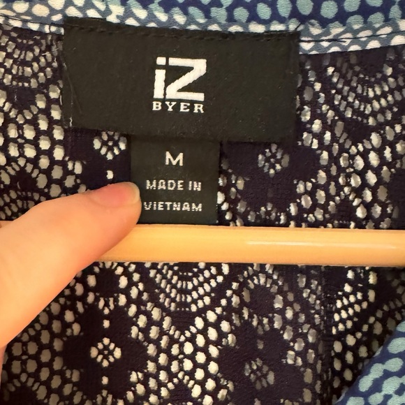 Women’s—IZ Buyer Three Quarter Sleeve V-Neck Blouse With Stripes & Lace. Size M. - Picture 4 of 6